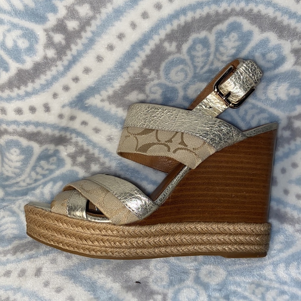 COACH Mallory summer Wedges Gold Tan logo